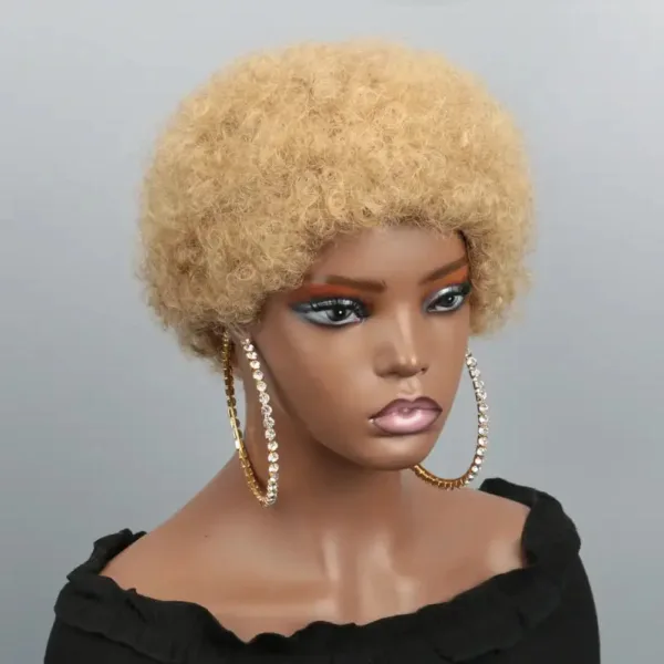 Coiffure afro bouclée, look audacieux et dynamique