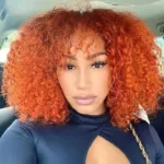 Frange sur une perruque afro marron