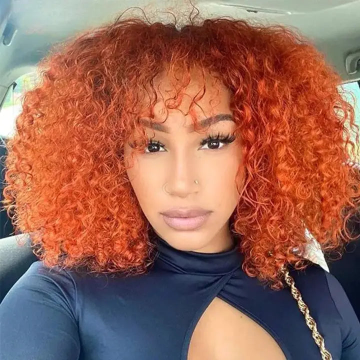 Frange sur une perruque afro marron