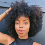 Perruque femme, texture afro dense et pleine