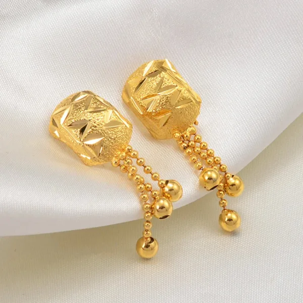 Accessoire bohème, petite boucle d’oreille africaine