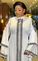 Vêtement traditionnel africain avec broderie