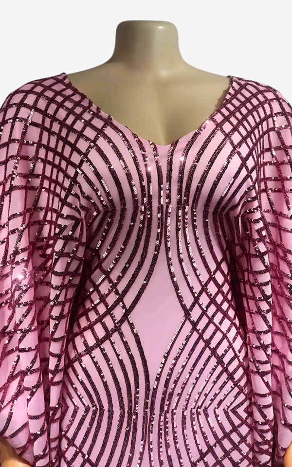 Robe traditionnelle avec des détails scintillants