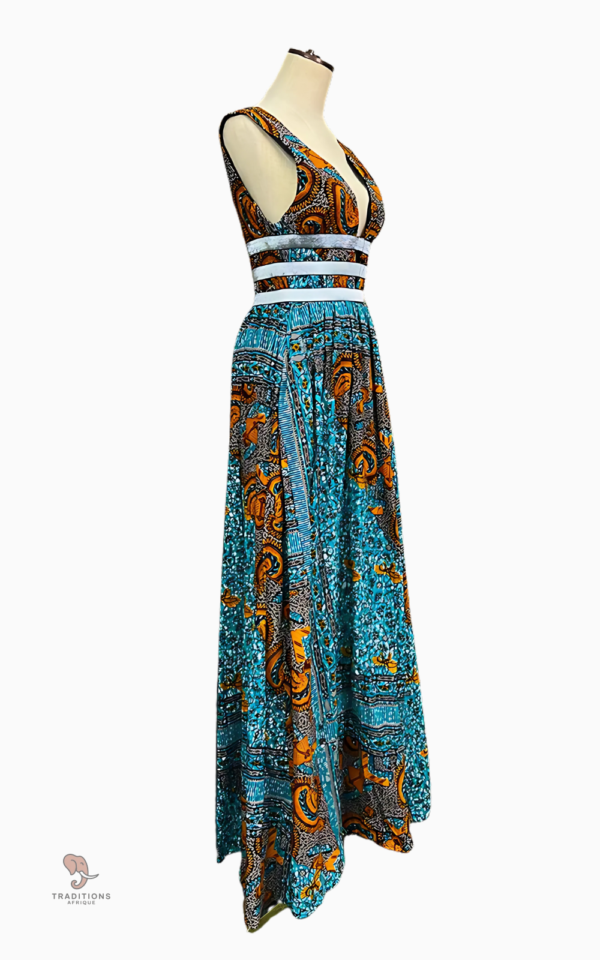 Robe africaine avec décolleté, confort et style chic