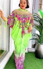 Robe femme aux motifs africains, couleurs vives