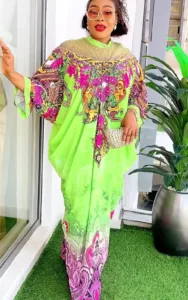 Robe femme aux motifs africains, couleurs vives