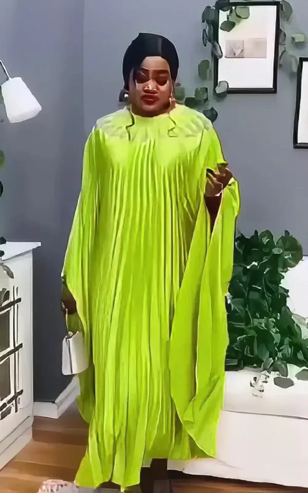 Robe traditionnelle africaine avec embellissements perlés