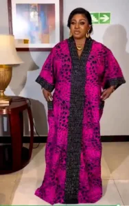 Robe longue aux motifs traditionnels africains