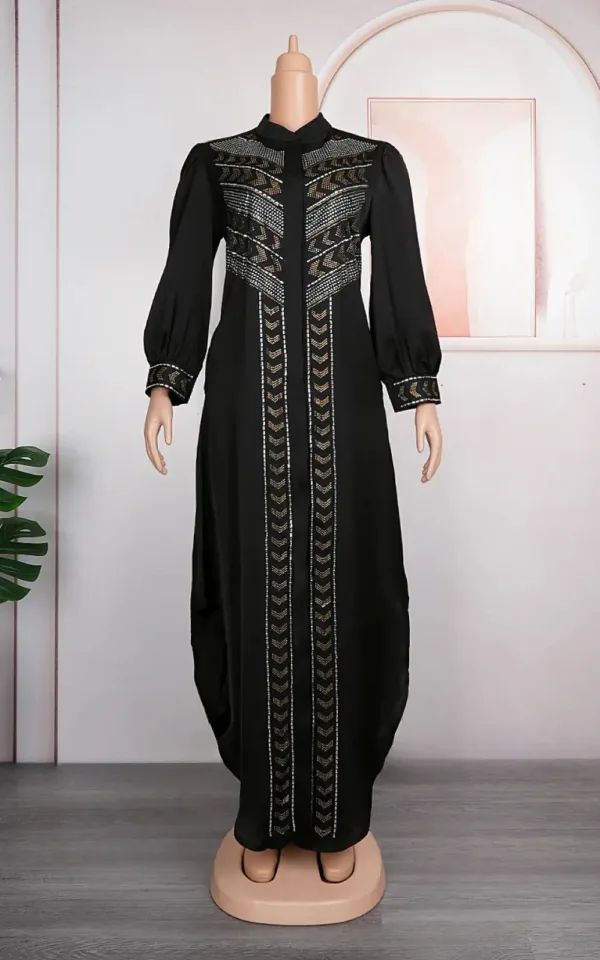 Robe longue noire au style africain