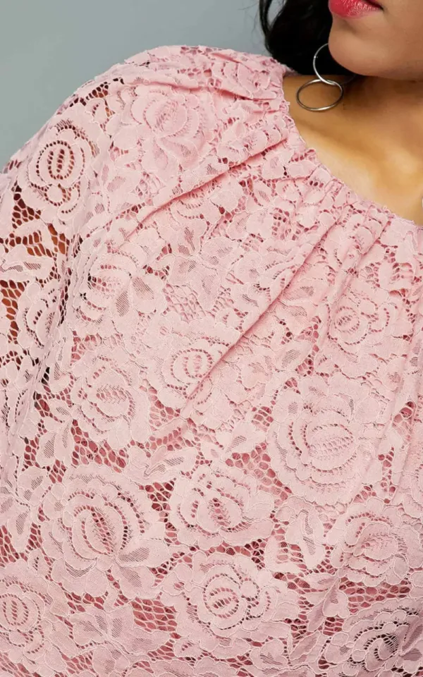 Robe élégante pour un mariage d'inspiration africaine