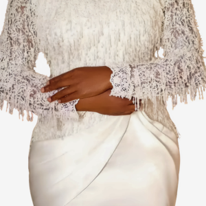 Robe élégante et moulante, style africain en blanc