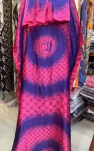 Robe stylée orange et noire, design traditionnel