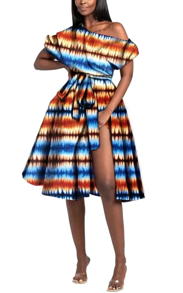 Robe féminine en pagne africain, design unique et vibrant