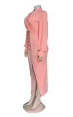 Robe rose avec motifs africains pour femme moderne