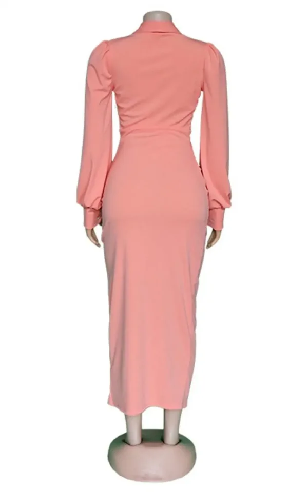 Style chic africain : robe rose féminine et tendance