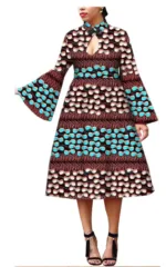 Vêtement féminin en tissu africain aux motifs dynamiques