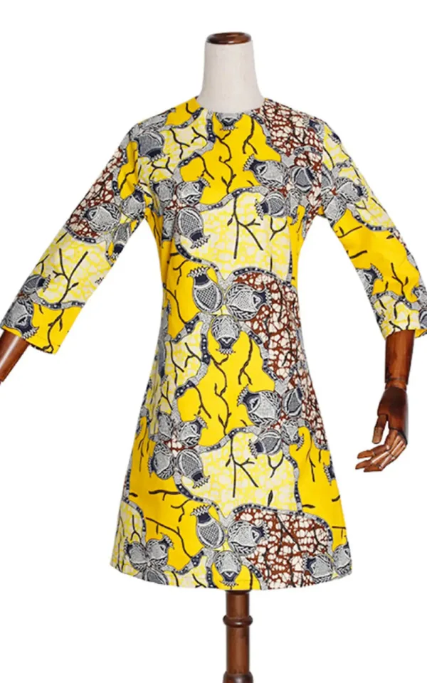 Vêtement féminin à motifs traditionnels africains