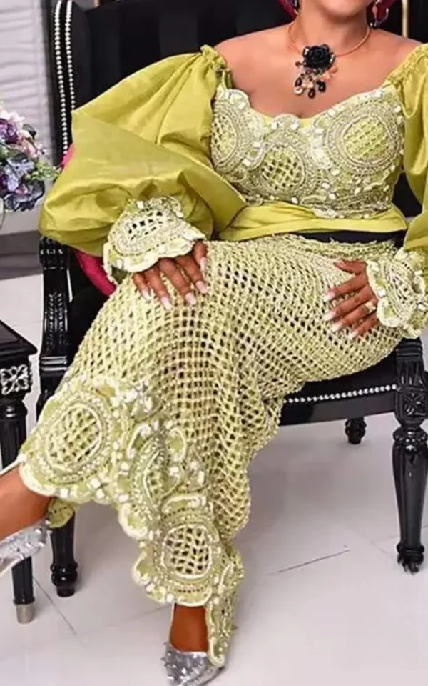 Robe africaine jaune avec motifs traditionnels uniques
