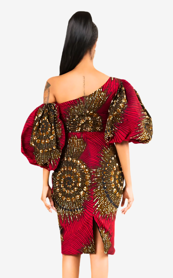 Robe élégante avec motifs africains vibrants