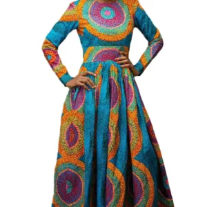 Robe traditionnelle féminine avec motifs africains vibrants