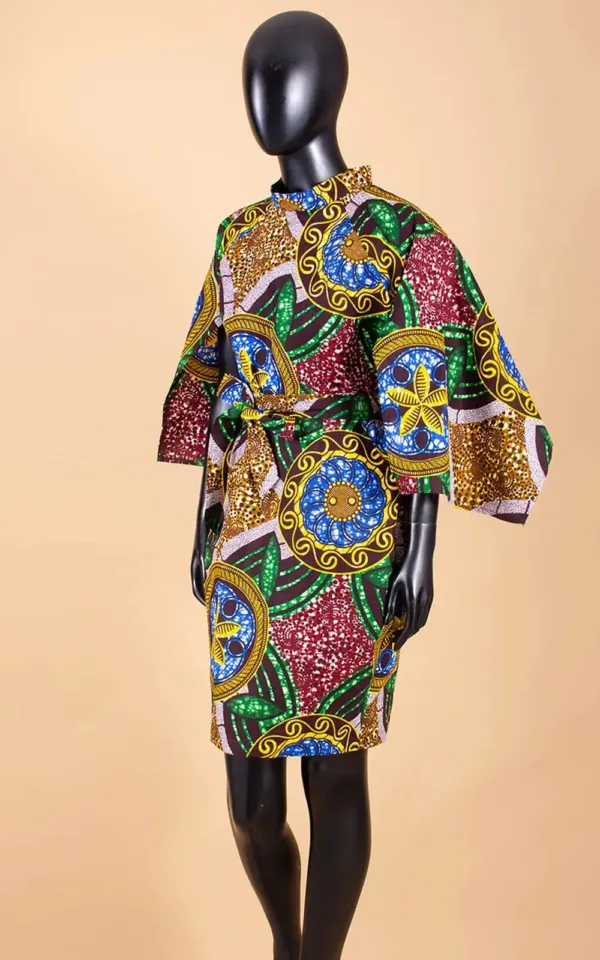 Vêtement féminin en tissu africain traditionnel
