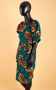 Vêtement féminin en tissu africain traditionnel