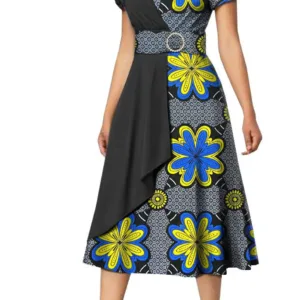 Vêtement africain femme avec motifs colorés