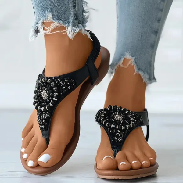 Sandales perlées, touches africaines, style unique et coloré