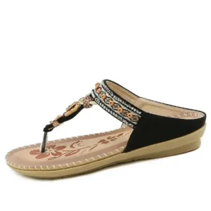 Sandales traditionnelles avec motifs ethniques vibrants