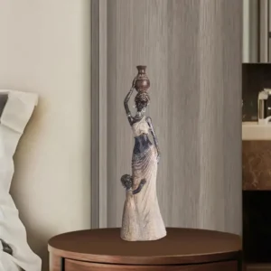 Figurine en bois représentant une femme africaine
