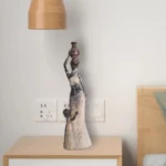 Œuvre d'art africain, femme en posture élégante