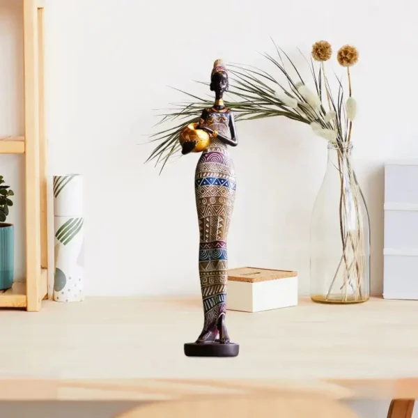 Sculpture artisanale mettant en avant la féminité africaine