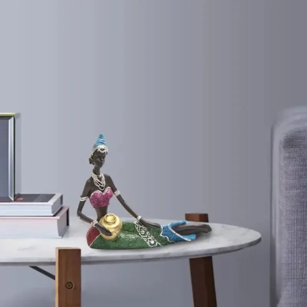 Art africain contemporain, statue de femme allongée