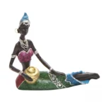 Statue en position allongée, représentation de la culture africaine