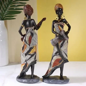 Sculpture de femme africaine jouant de la musique