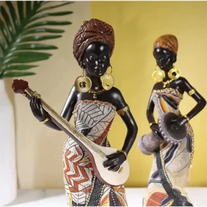 Art africain : statue d'une musicienne feminine