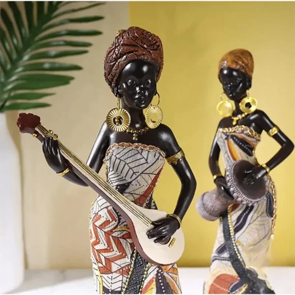 Art africain : statue d'une musicienne feminine