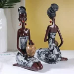 Sculpture artistique d'une femme musicienne d'Afrique