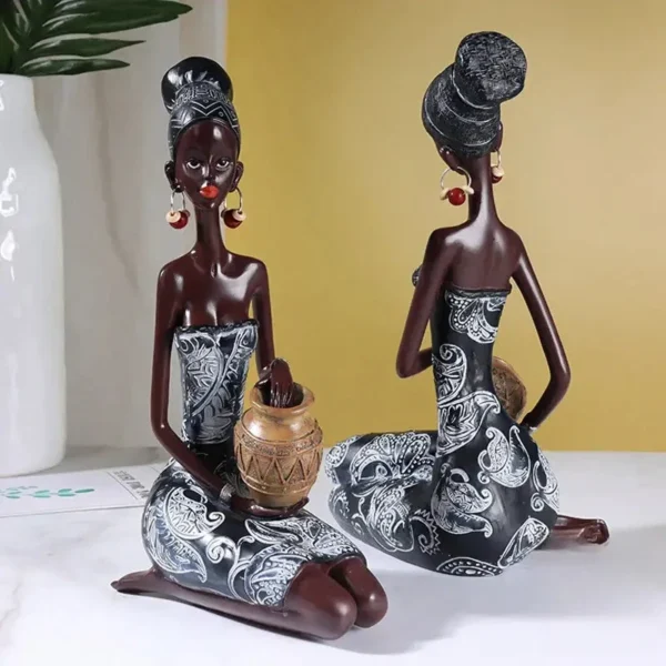 Sculpture artistique d'une femme musicienne d'Afrique