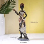 Statue unique d'une femme africaine avec instrument