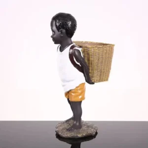 Statue africaine représentant un jeune garçon