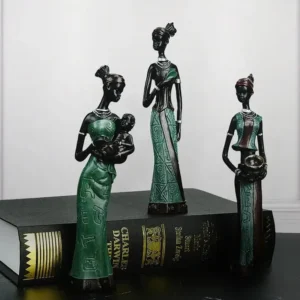 Art africain : statuette de femmes en teintes vertes