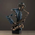 Statuette saxophoniste en déco africaine