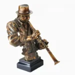 Décoration intérieure avec saxophoniste en statuette