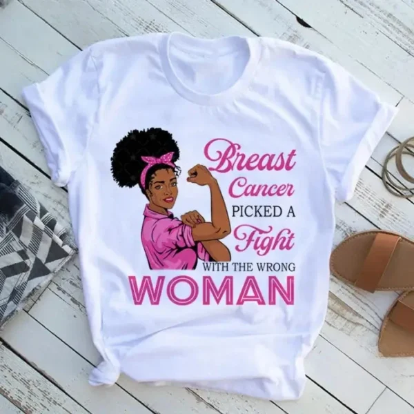 T-shirt féminin avec motifs d'inspiration africaine
