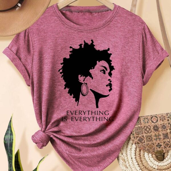 Tee-shirt africain avec illustration de femme africaine