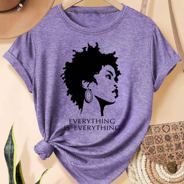 T-Shirt avec motif de visage féminin d'inspiration africaine