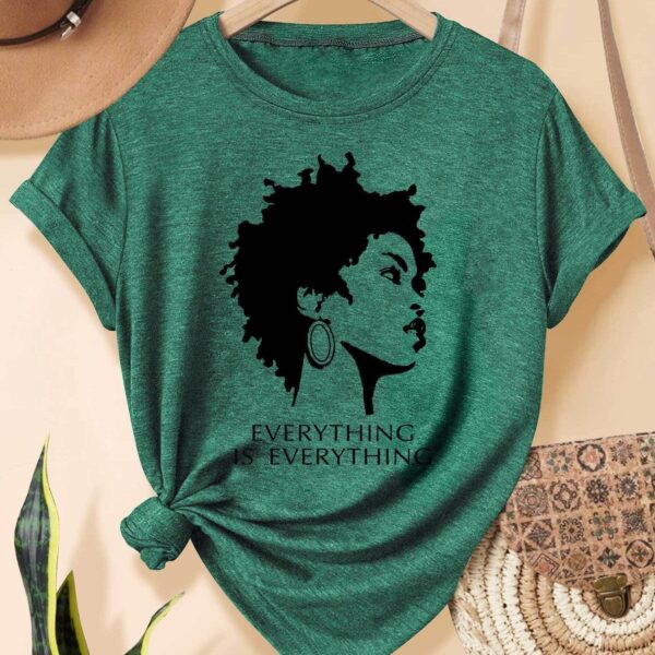 T-Shirt Femme avec design afro pour un style distinctif