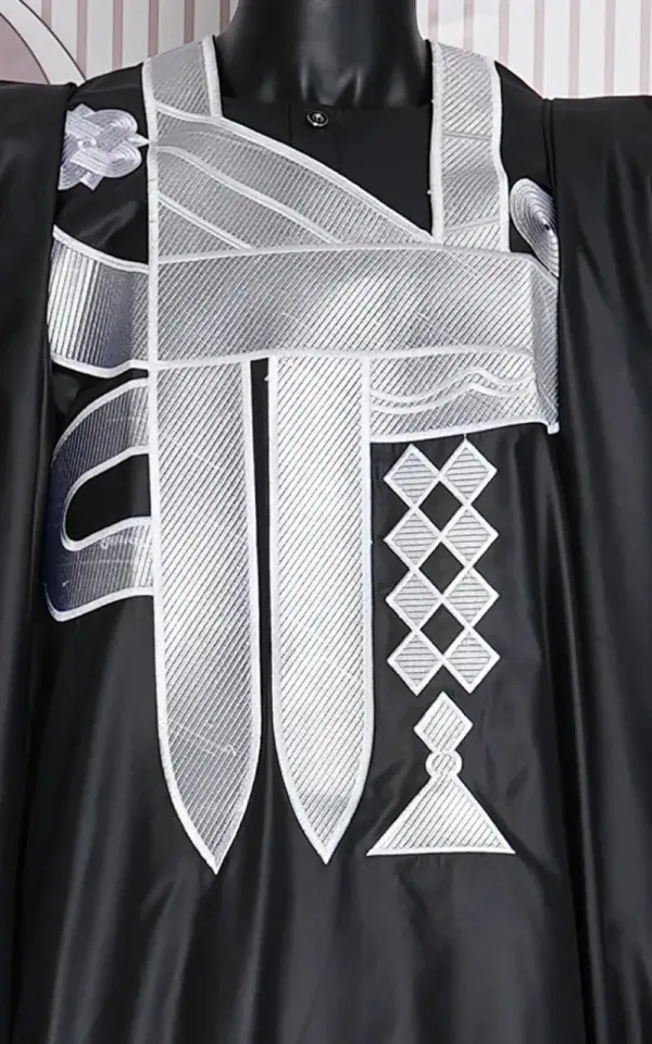 Tenue traditionnelle masculine, parfait pour les événements culturels
